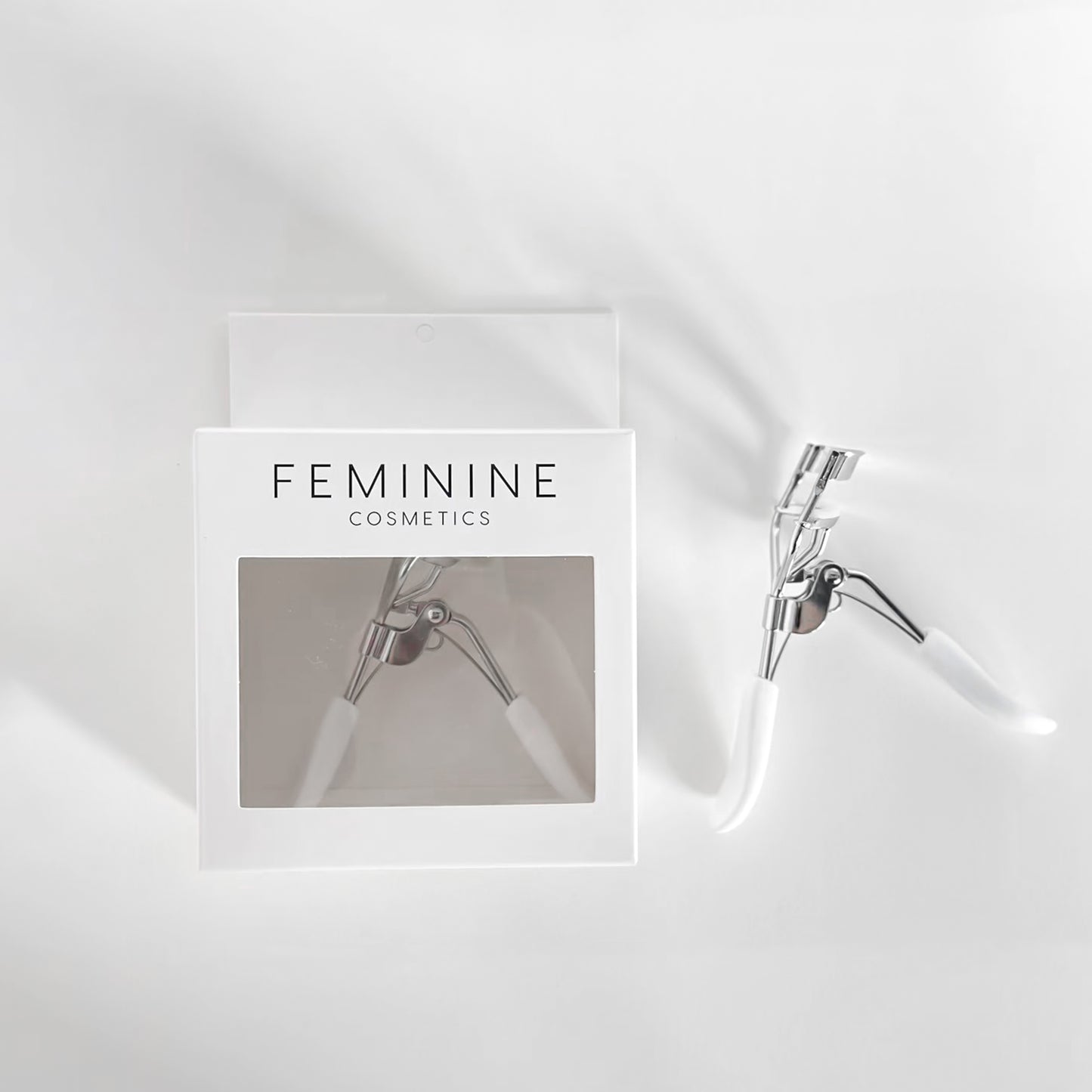 Feminine cosmetics eyelash curler