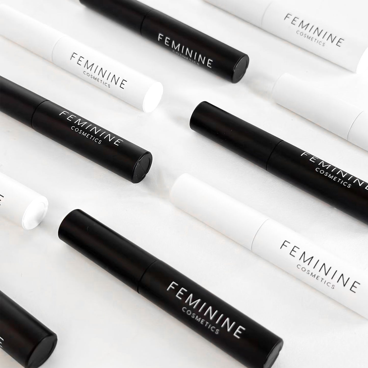 Feminine cosmetics lash glue transparant