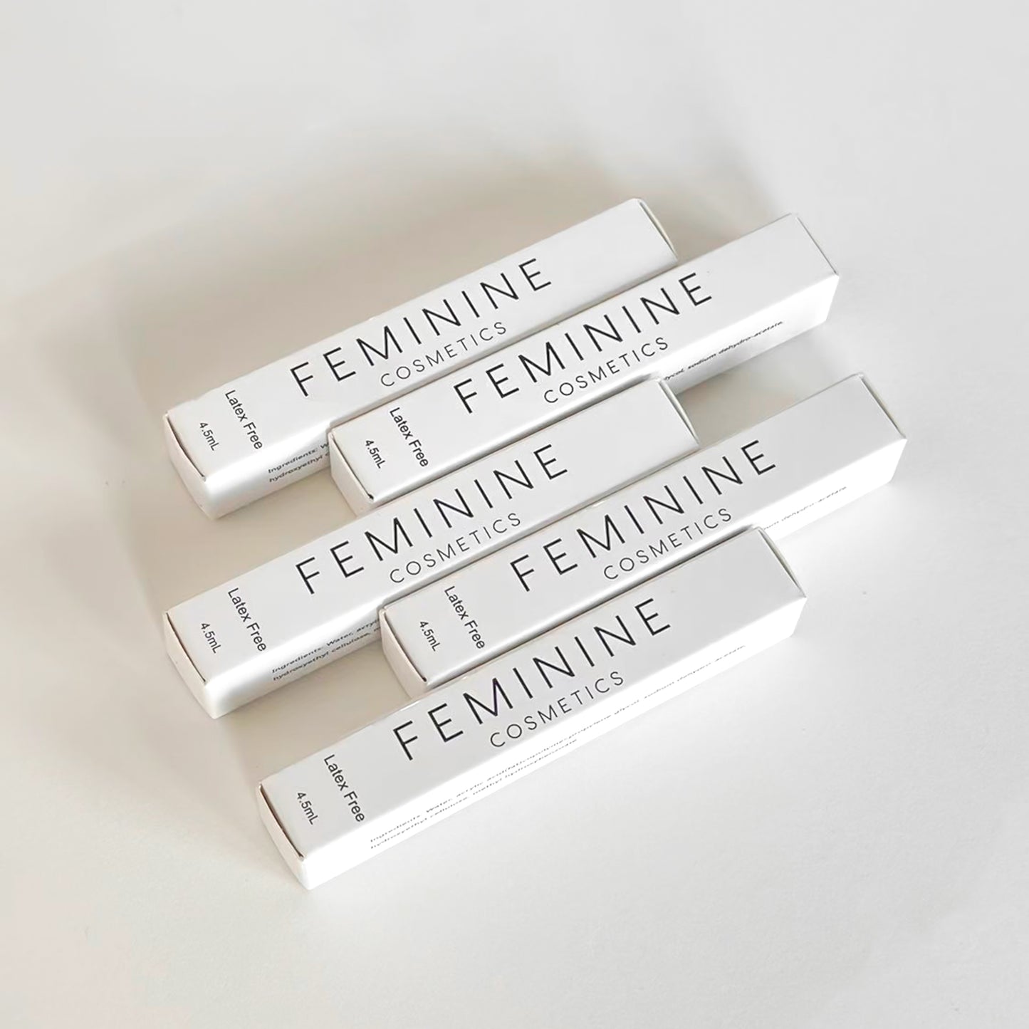 Feminine cosmetics lash glue transparant
