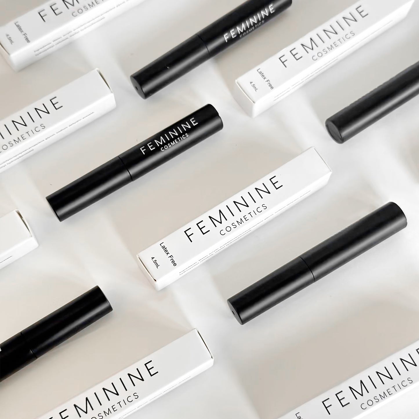 Feminine cosmetics lash glue transparant